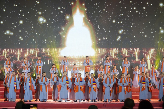 Đêm “Vesak thiêng liêng” lan tỏa giá trị hòa bình - Ảnh 5.