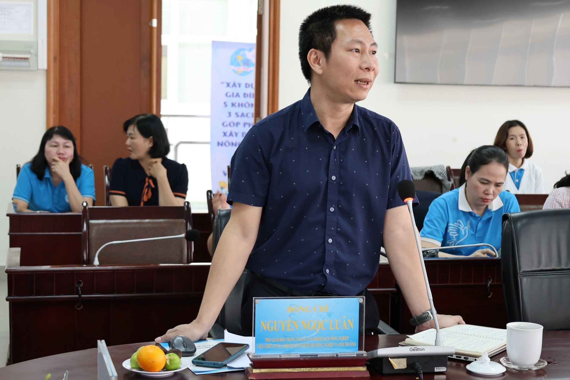 Nguyễn Ngọc LuânPhó Giám đốc Trung tâm Tư vấn Chính sách nông nghiệp thảo luận chung tại hội trường về điều chỉnh, bổ sung nội dung tiêu chí 5 không, 3 sạch; 5 có, 3 sạch trong Chương trình MTQG xây dựng NTM giai đoạn 2026-2030.
