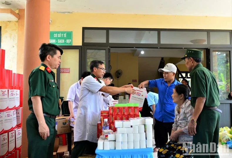 Khám bệnh, cấp phát thuốc miễn phí cho người dân tỉnh Quảng Trị ảnh 1