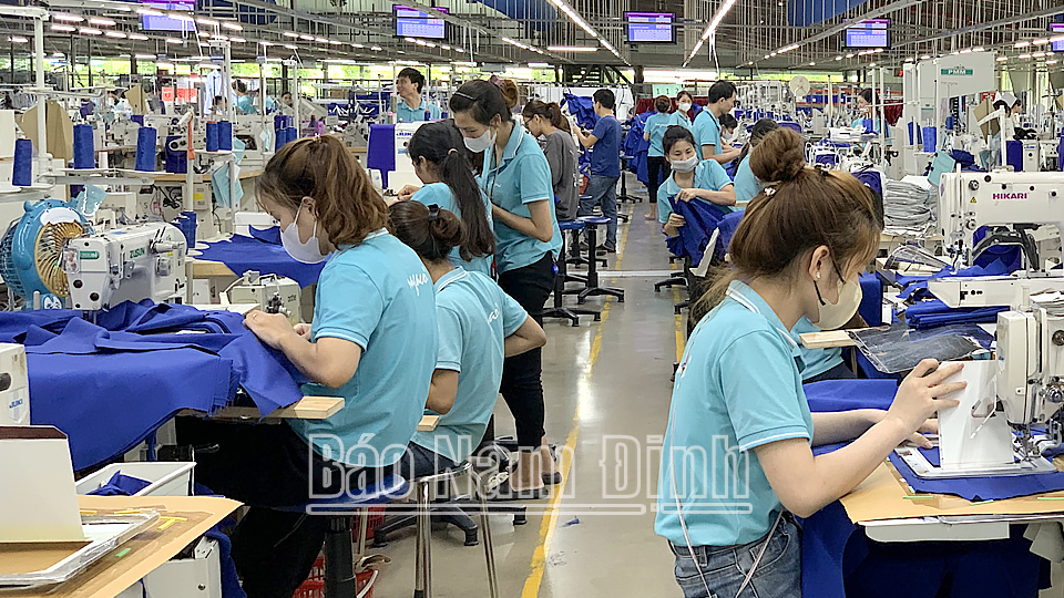 Sản xuất các đơn hàng xuất khẩu tại Công ty Cổ phần May Nam Định (Nagaco).