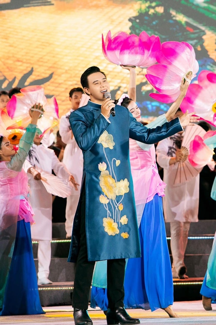 Dong Hung មាន​សំឡេង​ខ្លាំង។