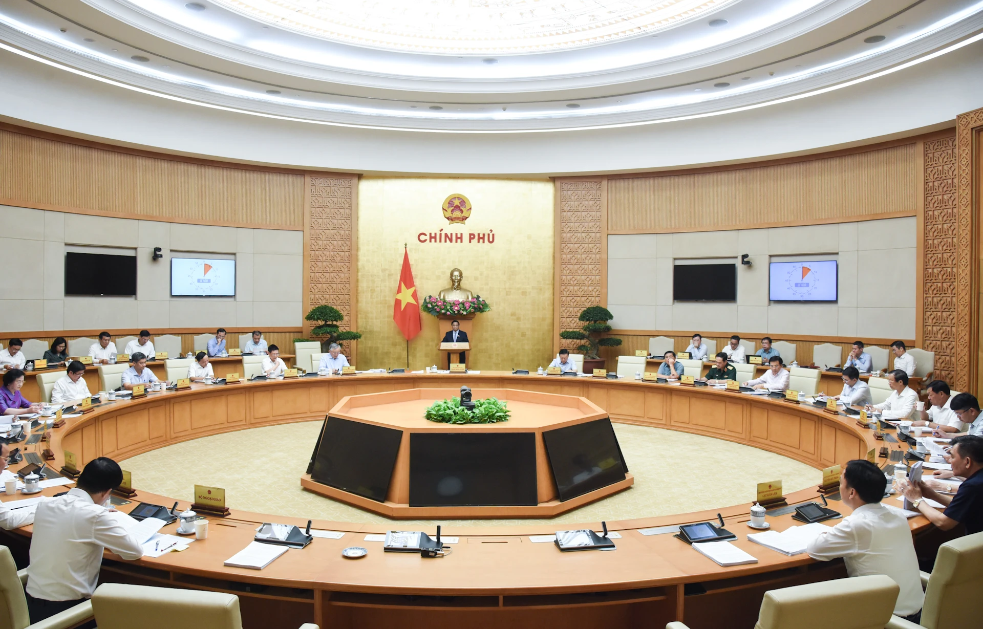 [Ảnh] Thủ tướng Phạm Minh Chính chủ trì Phiên họp Chính phủ thường kỳ tháng 4/2025 ảnh 3