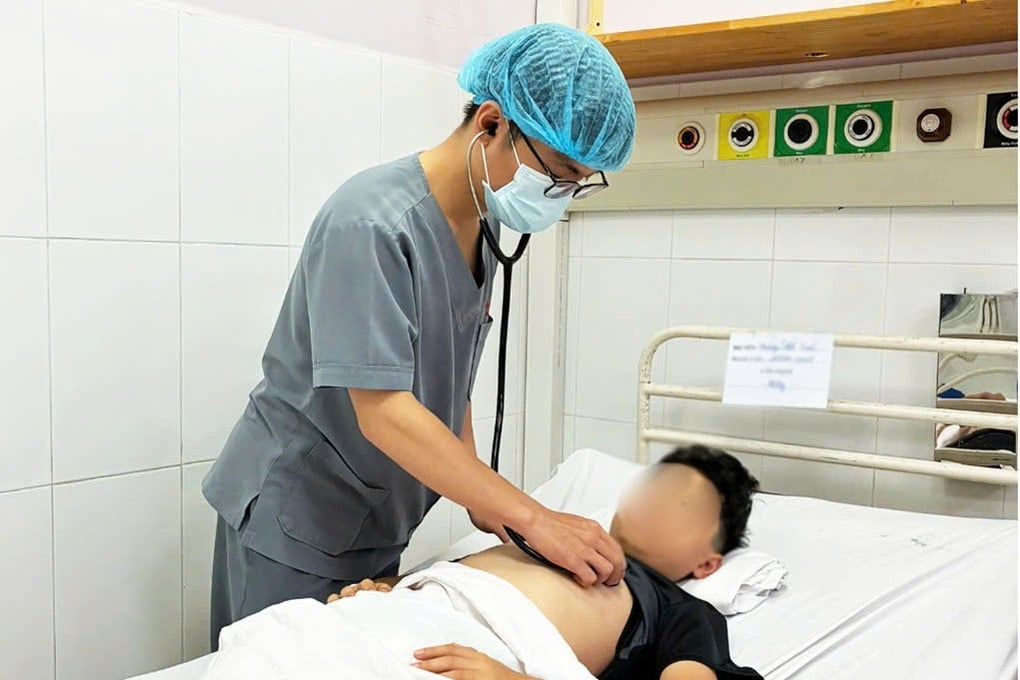 Bé trai 13 tuổi bỗng đau đầu dữ dội vì bệnh hiểm ở não dễ lây qua giọt bắn - 1
