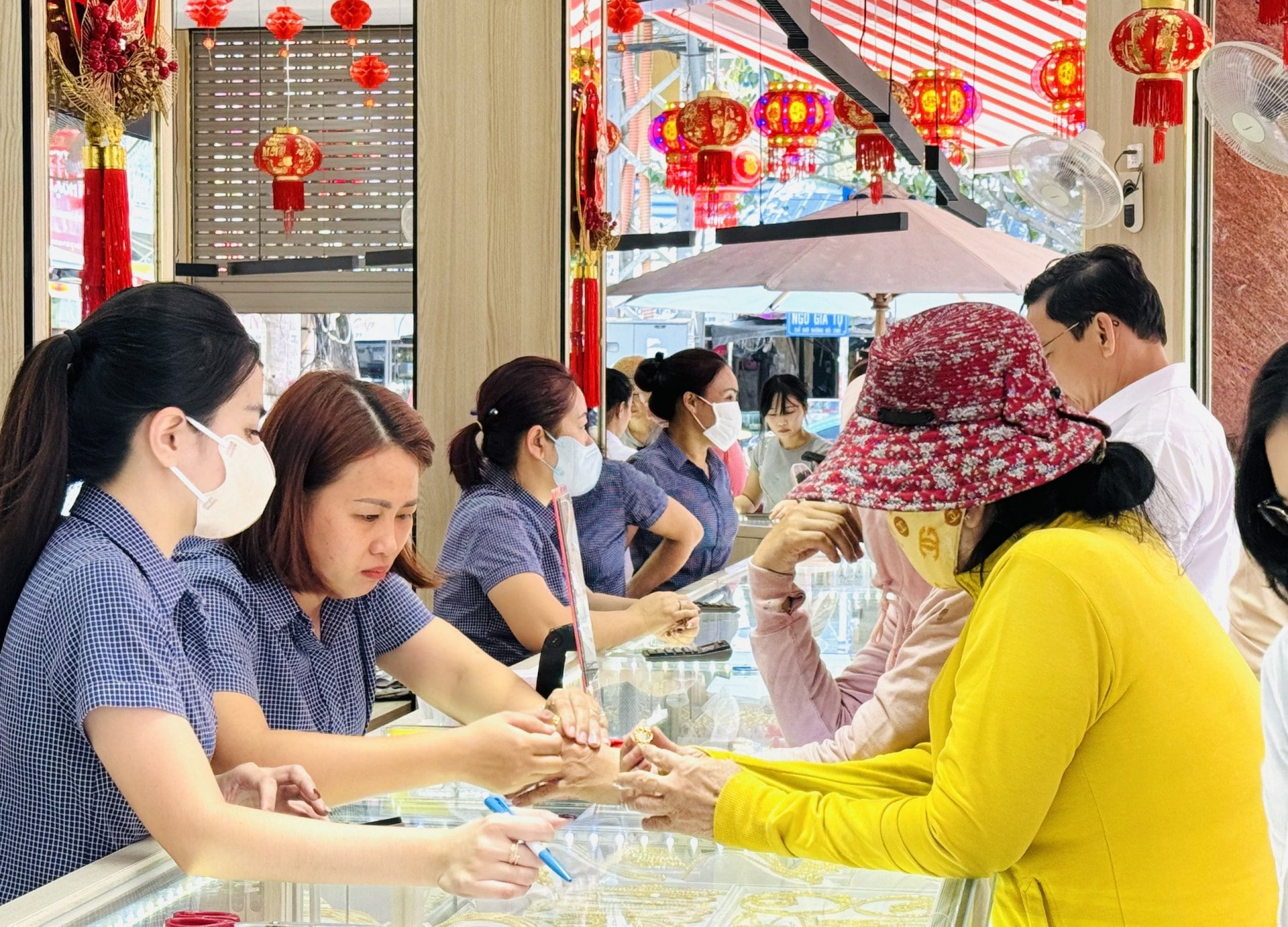 Giá vàng ngày 6/5: Giá vàng tăng mạnh vì thuế quan mới