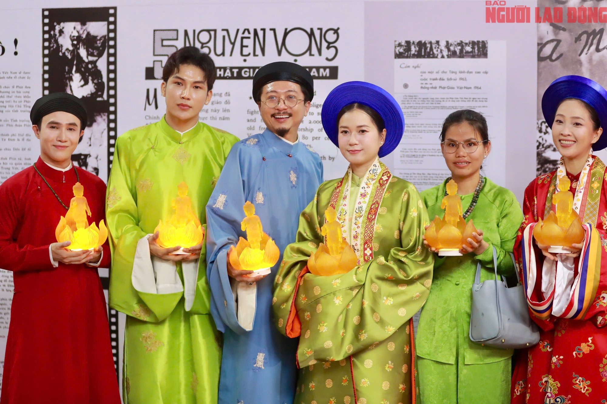 Dàn nghệ sĩ, hoa hậu tham gia rước kiệu, thỉnh tôn tượng Đức Phật đản- Ảnh 7.