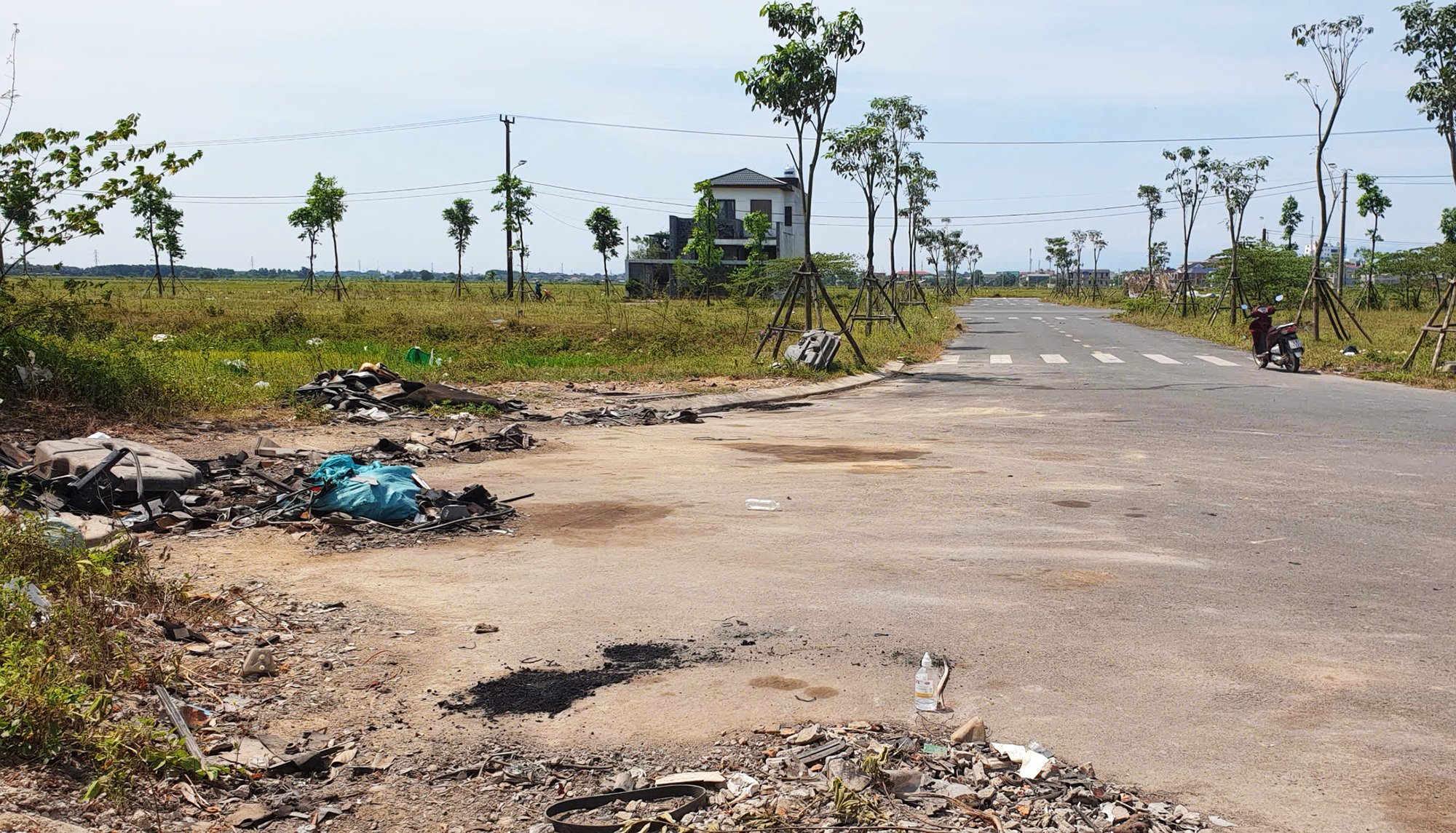 Sau phản ánh của Báo Quảng Trị, bãi tập kết ô tô phế liệu ở TP. Đông Hà đã được dọn