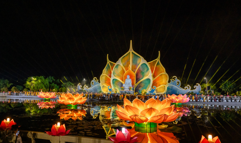 ពិធីដ៏មហិមា ដើម្បីរំលឹកដល់វីរភាព យុទ្ធជនពលី និងរាត្រី ថ្វាយផ្កា ក្នុងពិធីបុណ្យវិសាខបូជា 2025 -0