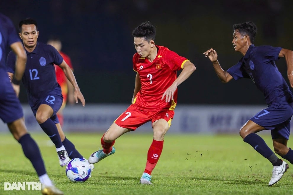 HLV Kim Sang Sik triệu tập bổ sung Hai Long đối đầu Man Utd - 1