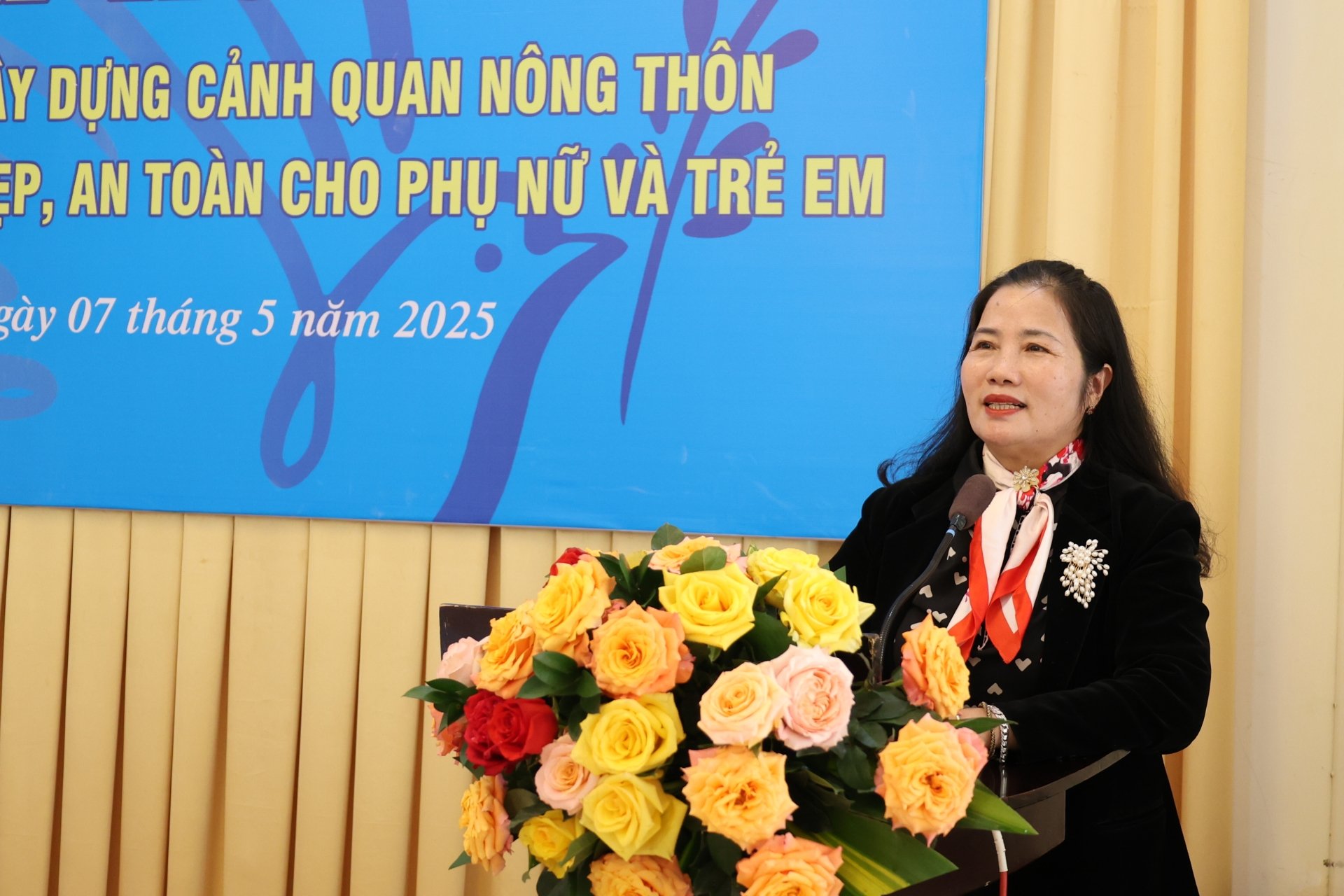 bà Phạm Thị Ánh Tuyết - Chủ tịch Hội LHPN tỉnh Lâm Đồng phát biểu tại buổi tập huấn
