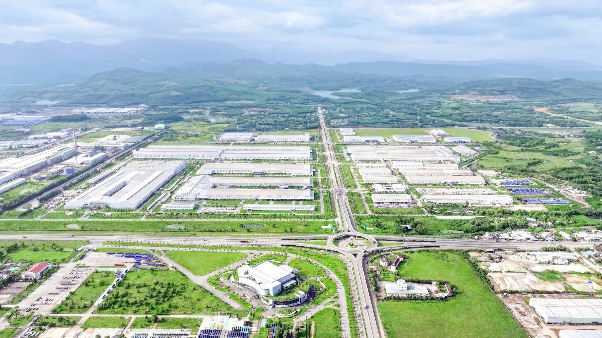 Toàn cảnh Khu công nghiệp THACO Chu Lai. Ảnh: PHAN LỰU