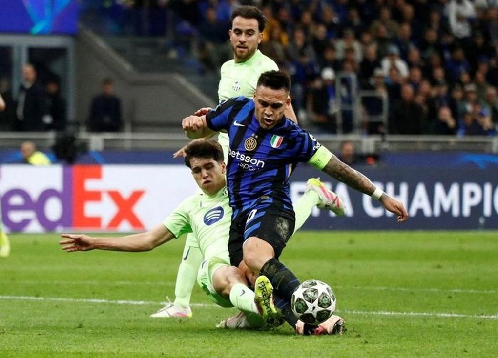 Nhiều tình huống tranh cãi ở trận thua cay đắng của Barcelona trước Inter - 2