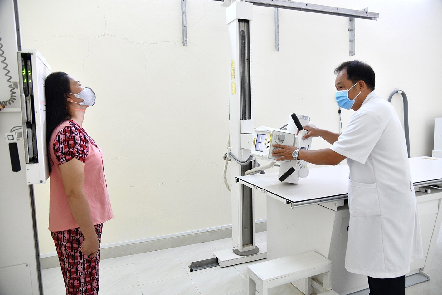 Hải quân Vùng 5 khám bệnh, cấp thuốc miễn phí cho người dân Phú Quốc