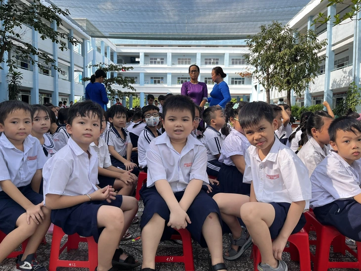 Tuyển sinh vào lớp 1, lớp 6 tăng cường tiếng Anh cần những điều kiện gì? - Ảnh 1.