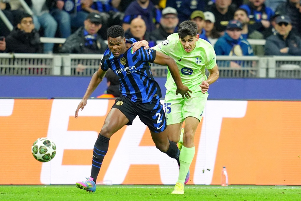 Nhiều tình huống tranh cãi ở trận thua cay đắng của Barcelona trước Inter - 4