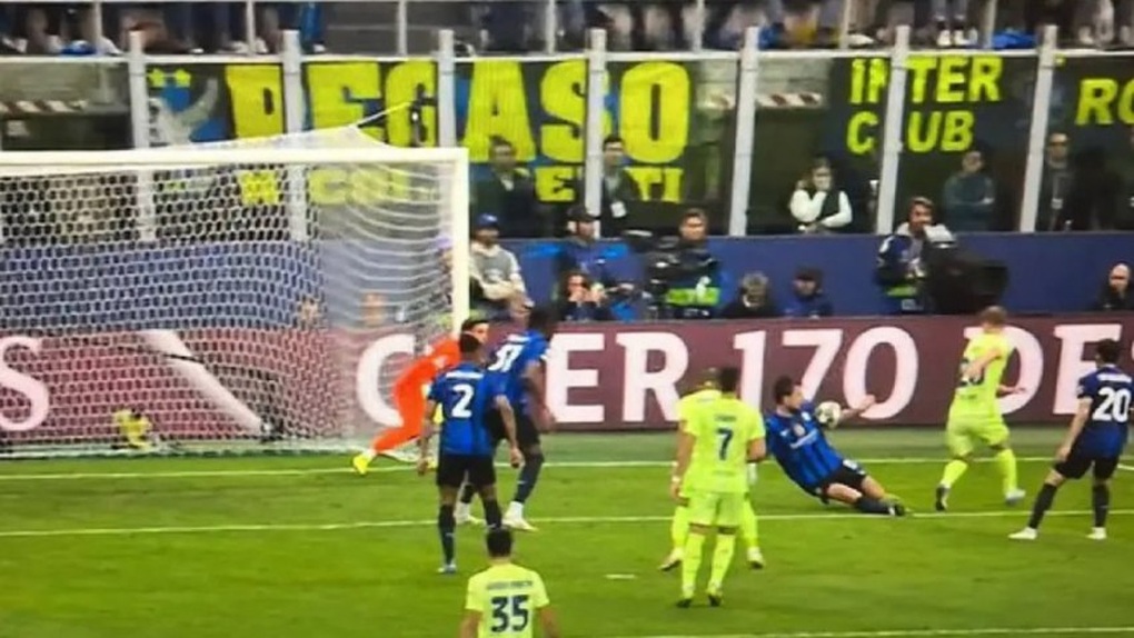 Nhiều tình huống tranh cãi ở trận thua cay đắng của Barcelona trước Inter - 1