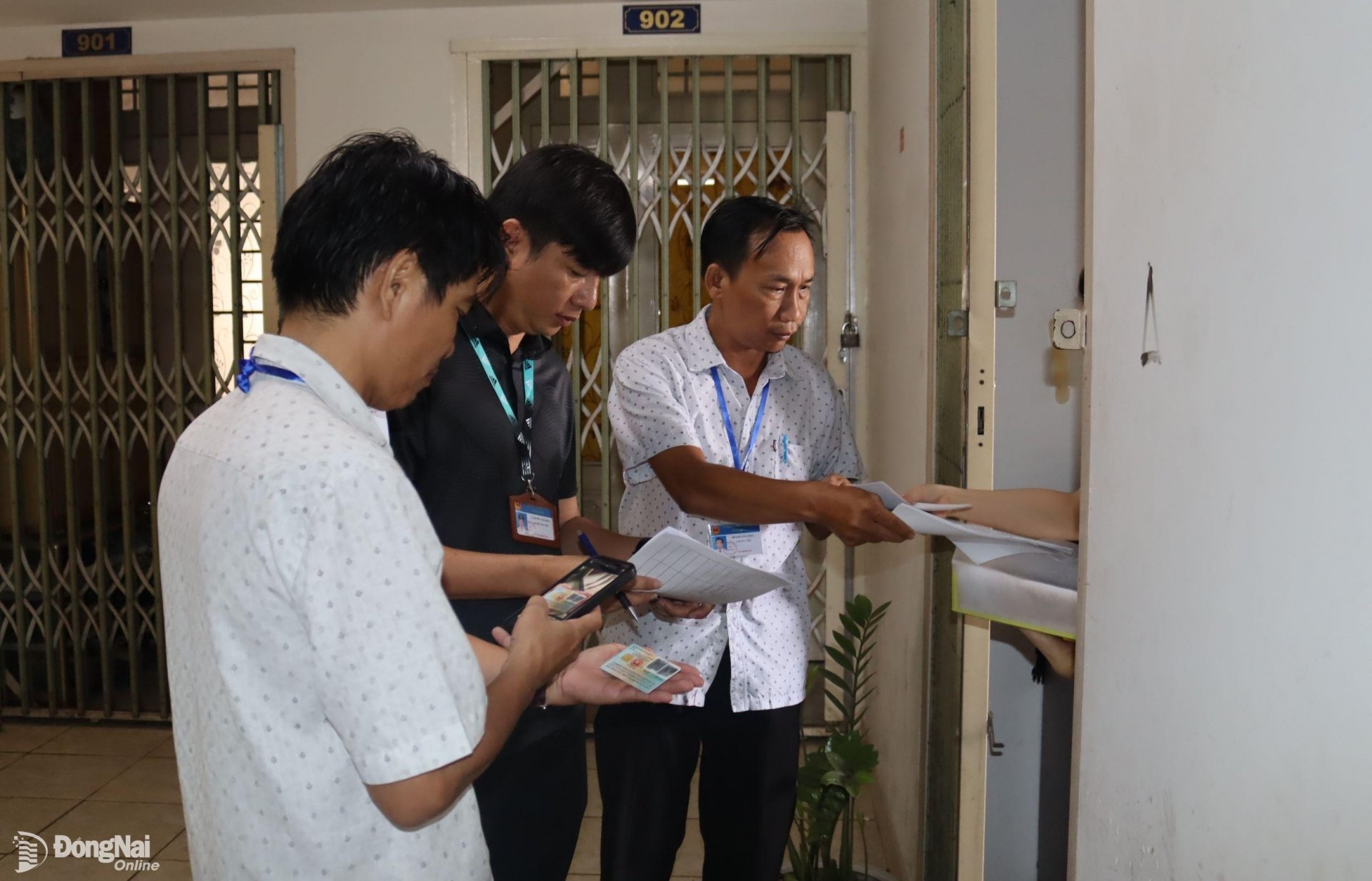 Đoàn kiểm tra của Sở Xây dựng đi kiểm tra