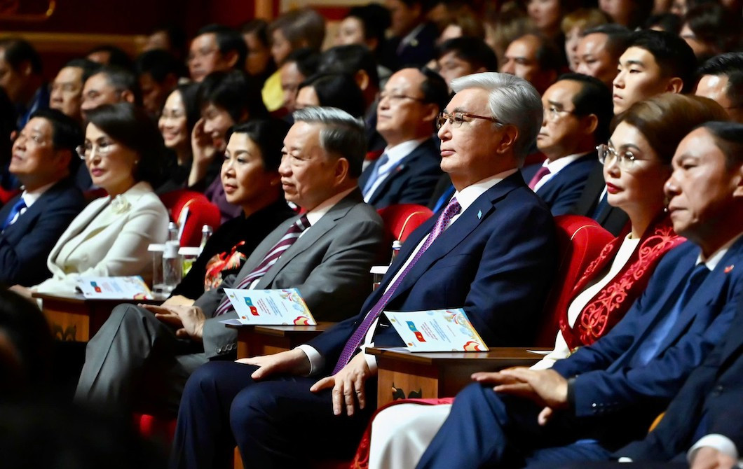 Tổng Bí thư Tô Lâm dự hòa nhạc có ‘giọng hát ngoài hành tinh’ Dimash Qudaibergen ở Kazakhstan