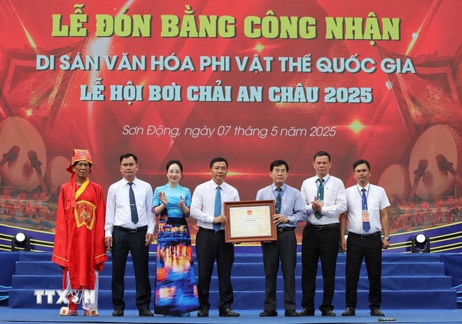 ttxvn-le-hoi-boi-chai-an-chau-1.jpg