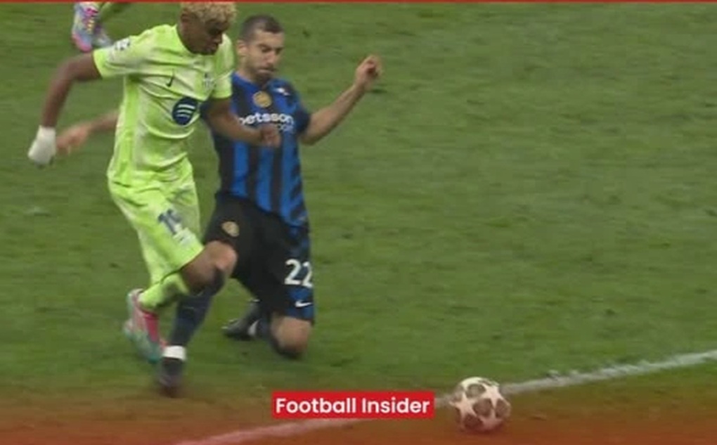 Nhiều tình huống tranh cãi ở trận thua cay đắng của Barcelona trước Inter - 3