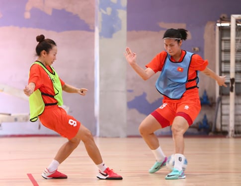 Futsal nữ Việt Nam ra quân - Ảnh 1.