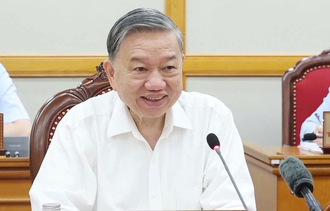 Tổng Bí thư: Tiểu học và THCS dạy 2 buổi/ngày, miễn phí từ năm tới ảnh 1