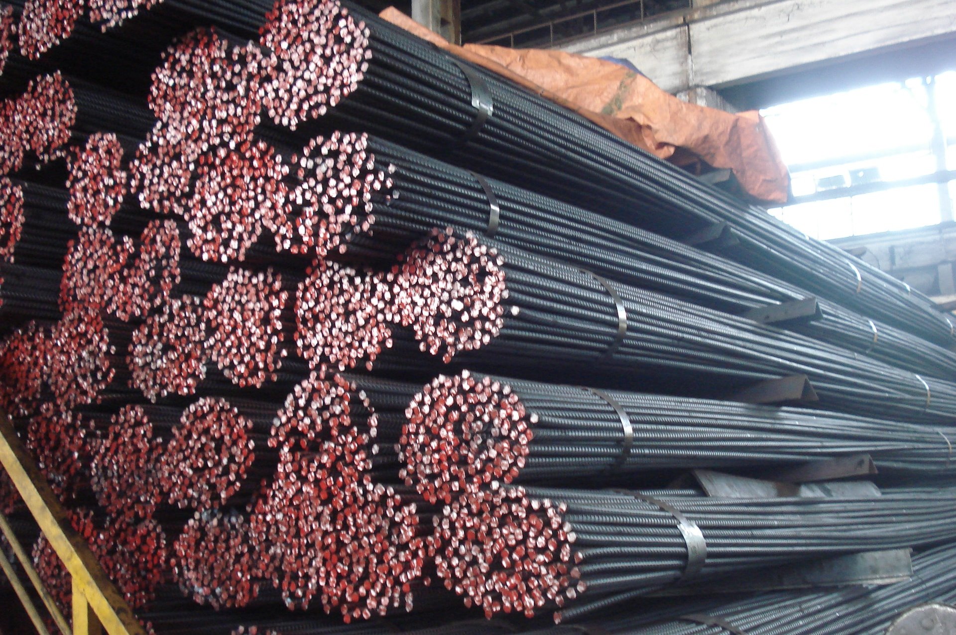 Giá thép hôm nay 7/5: Trong nước tăng nhẹ
