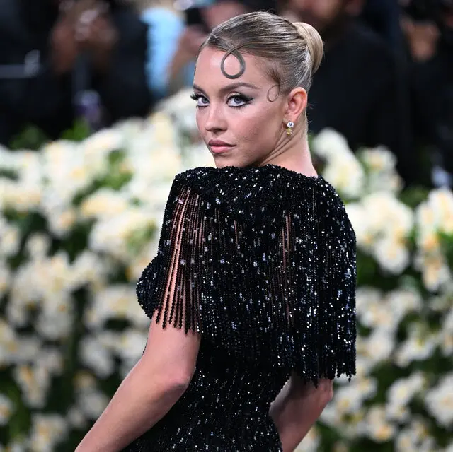 Những kiểu tóc ấn tượng nhất Met Gala 2025: Jennie, Dua Lipa - Ảnh 2.