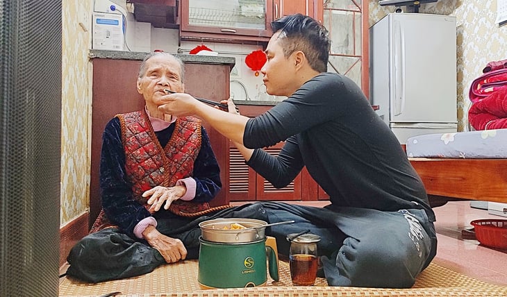 25 ឆ្នាំនៃការច្រៀងស្ម័គ្រចិត្តនិងសុភមង្គលនៃការមើលថែម្តាយរបស់ខ្ញុំជារៀងរាល់ថ្ងៃ