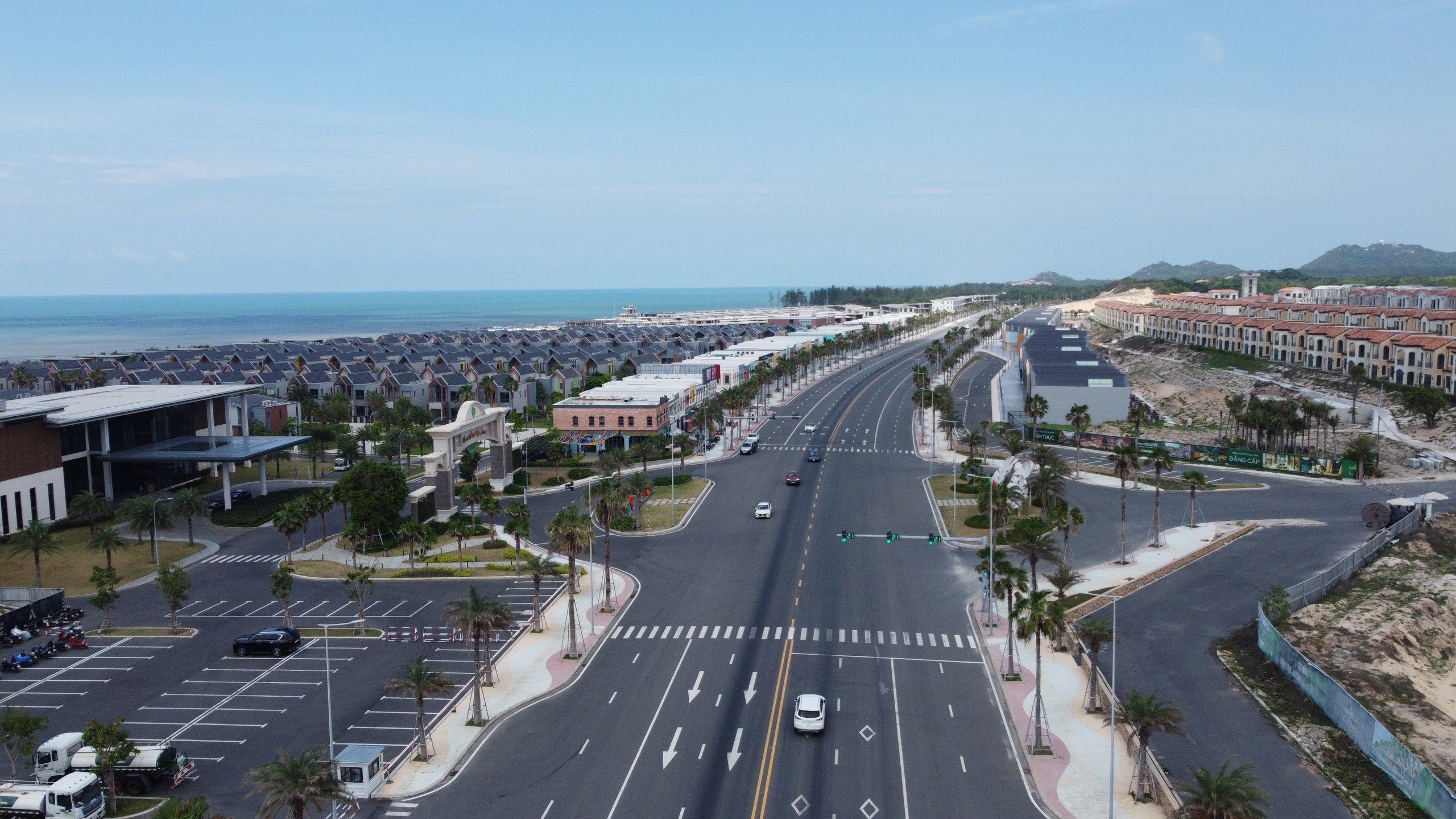 ផ្លូវឆ្នេរ Vung Tau-Binh Thuan DT994 ឆ្លងកាត់តំបន់ Ho Tram ស្រុក Xuyen Moc។