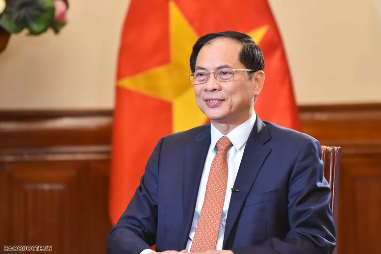 Phó Thủ tướng, Bộ trưởng Ngoại giao Bùi Thanh Sơn trả lời phỏng vấn báo chí Nga nhân chuyến công tác của Tổng Bí thư Tô Lâm- Ảnh 1.