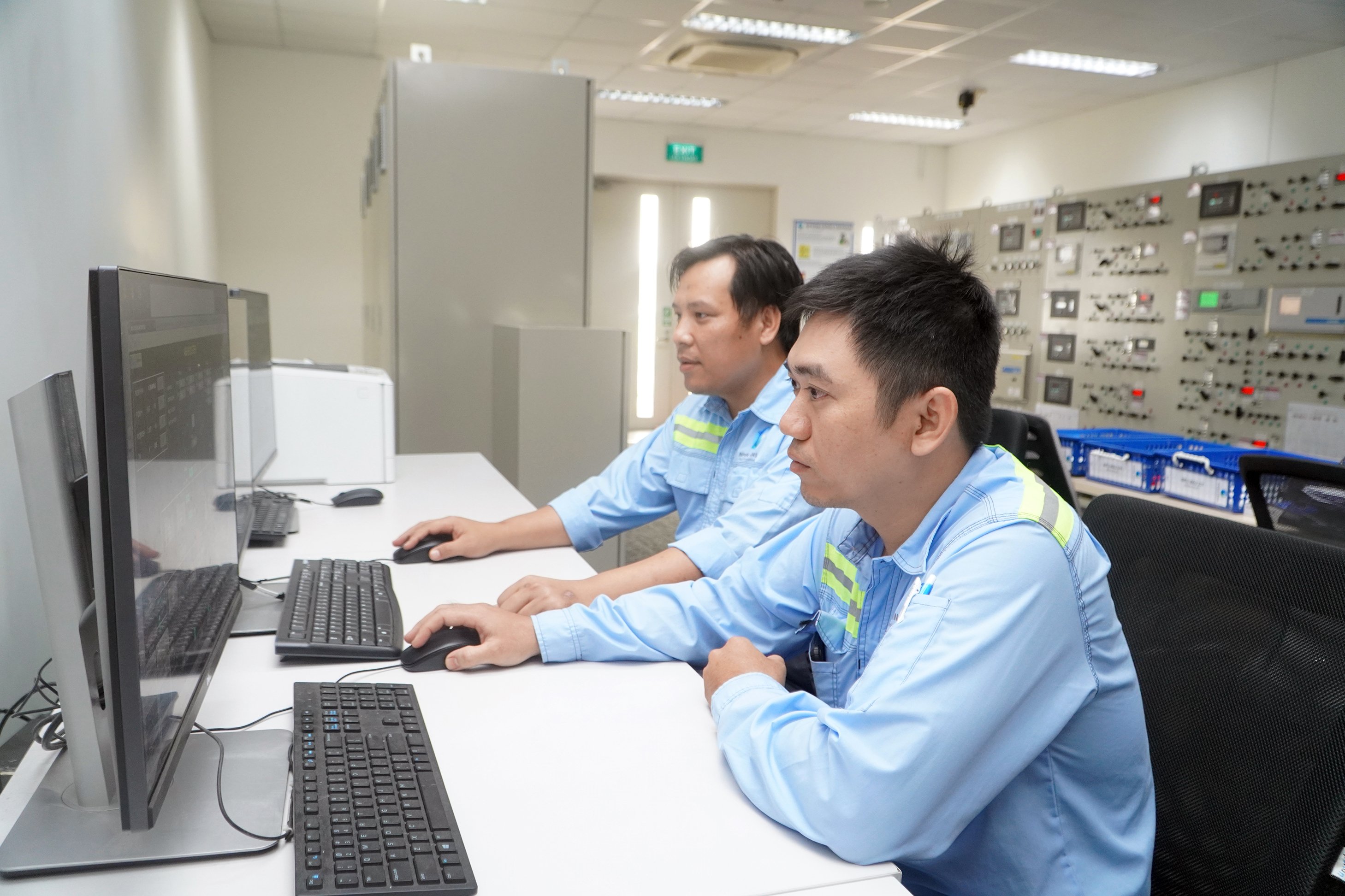 Các nhà máy sử dụng lượng điện lớn trên địa bàn tỉnh đều cam kết thực hiện dịch chuyển phụ tải.  Trong ảnh: Vận hành hệ thống sản xuất khí công nghiệp tại Công ty CP Nippon Sanso.