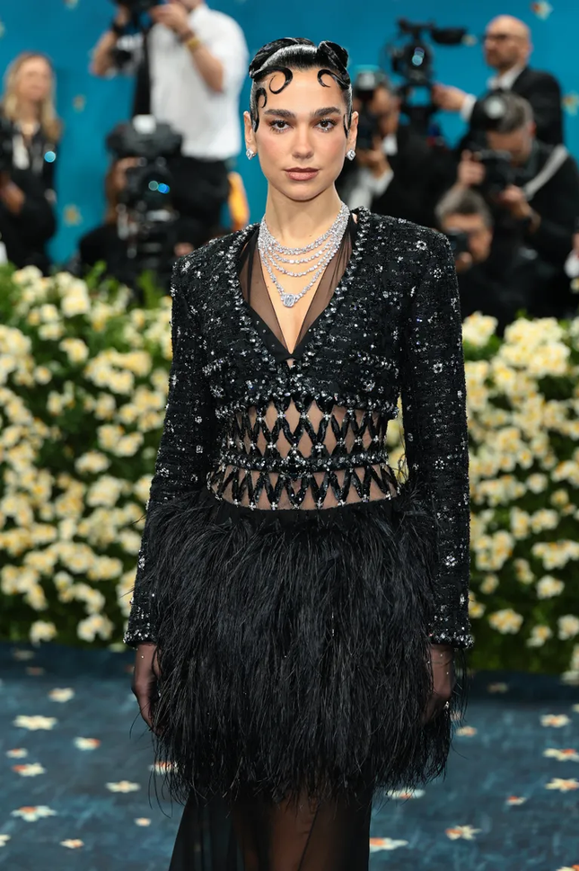 Những kiểu tóc ấn tượng nhất Met Gala 2025: Jennie, Dua Lipa - Ảnh 1.