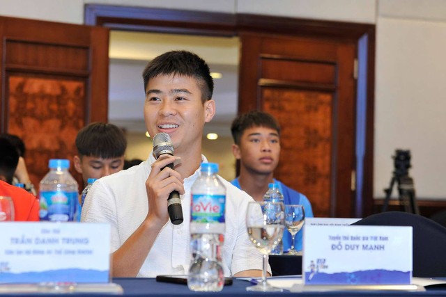 Duy Mạnh truyền lửa cho cầu thủ nhí trước giải U.13 toàn quốc- Ảnh 4.