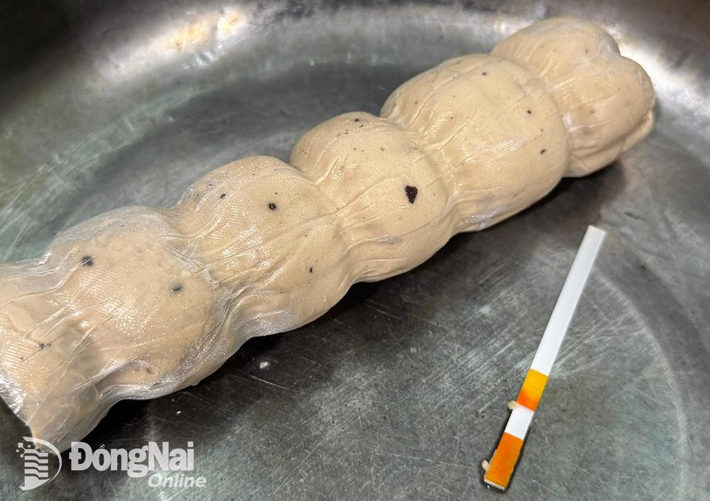 Sản phẩm chả bó sỏi dương tính với hàn the. Ảnh: Hạnh Dung