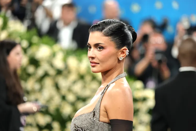 Những kiểu tóc ấn tượng nhất Met Gala 2025: Jennie, Dua Lipa - Ảnh 5.
