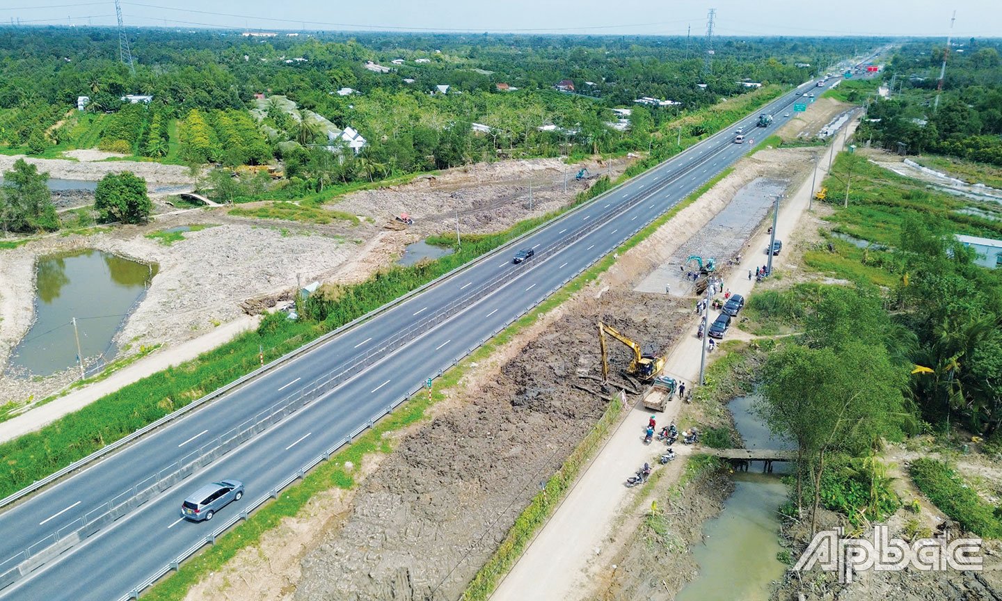 Điểm kết nối giữa cao tốc Trung Lương - Mỹ Thuận và cao tốc Cao Lãnh - An Hữu. Ảnh: MINH THÀNH