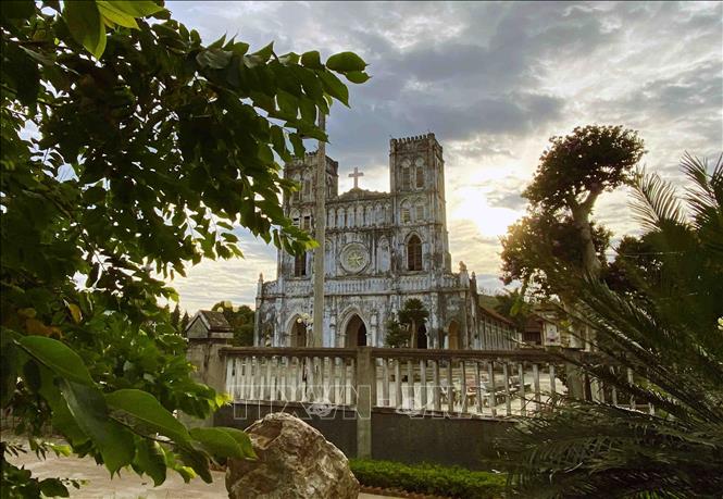 Phú Yên: Khai thác tối đa nguồn tài nguyên du lịch đa dạng và độc đáo - Ảnh 3.