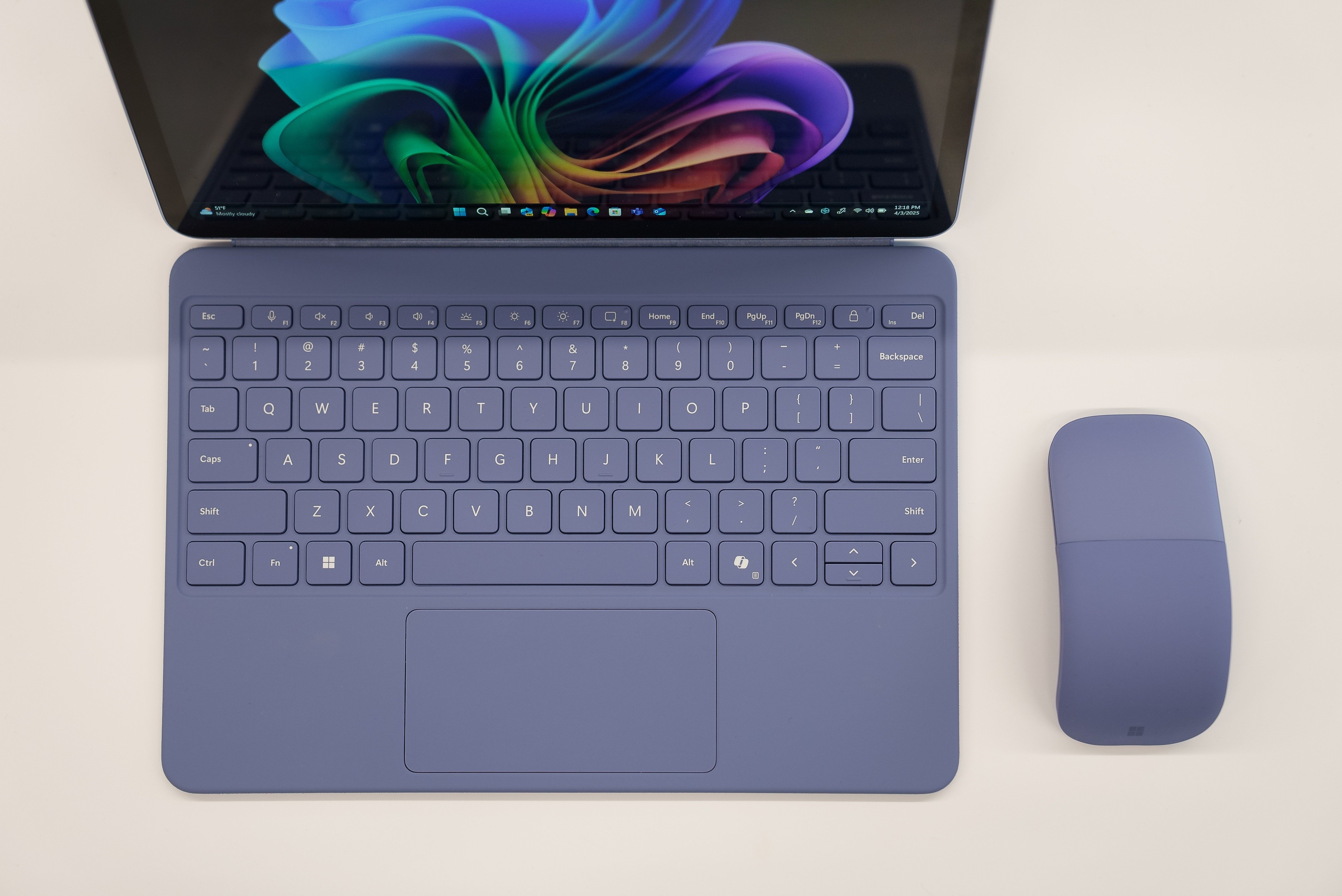 Microsoft Surface Pro 2025,  Microsoft Surface Laptop 2025,  laptop Windows,  may tinh AI anh 6