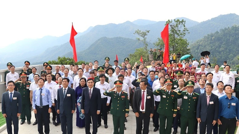 Thiêng liêng Lễ Thượng cờ đầu tiên tại Cột cờ A Pa Chải ảnh 3