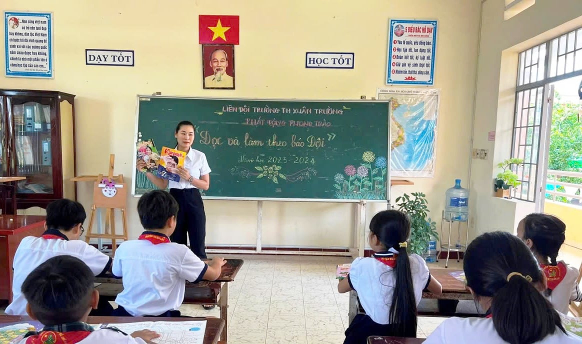 Học sinh Trường tiểu học Xuân Trường (huyện Xuân Lộc) tham gia sinh hoạt Đội vào buổi chiều, sau buổi học chính khóa (Ảnh: Công Nghĩa)