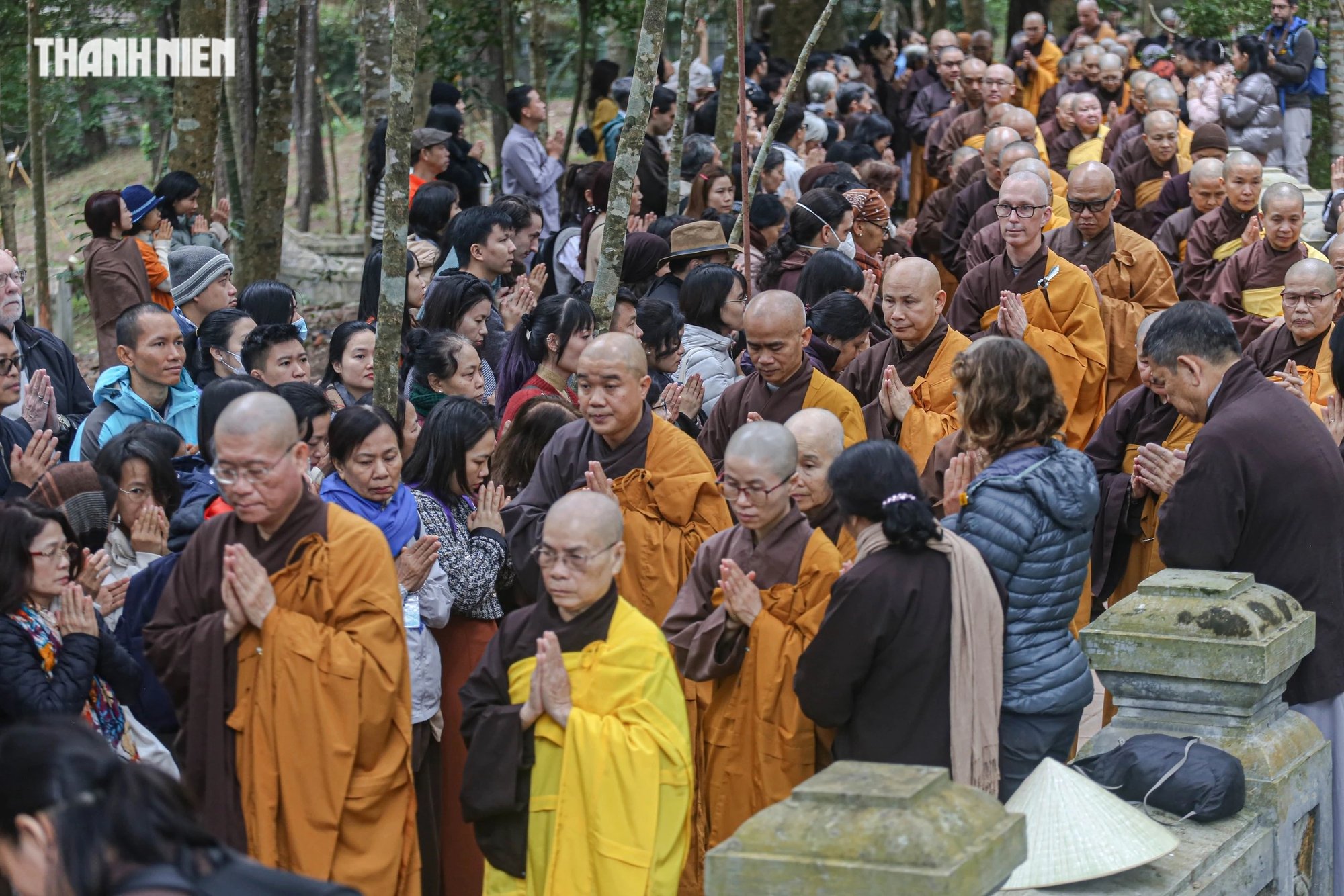 Hàng ngàn phật tử đảnh lễ xá lợi thiền sư Thích Nhất Hạnh trong lễ đại tường- Ảnh 6.