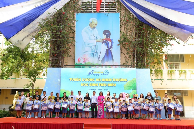 Khen thưởng học sinh tiểu học như thế nào từ năm học này? - Ảnh 2.