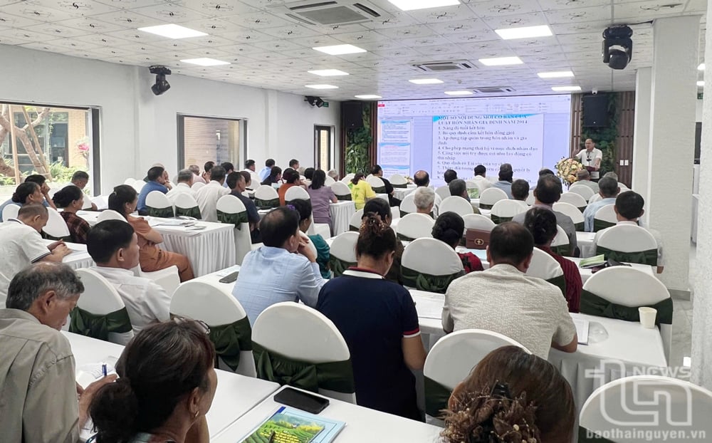 Hội nghị tuyên truyền về giảm thiểu tình trạng tảo hôn và hôn nhân cận huyết thống trong vùng đồng bào dân tộc thiểu số và miền núi.