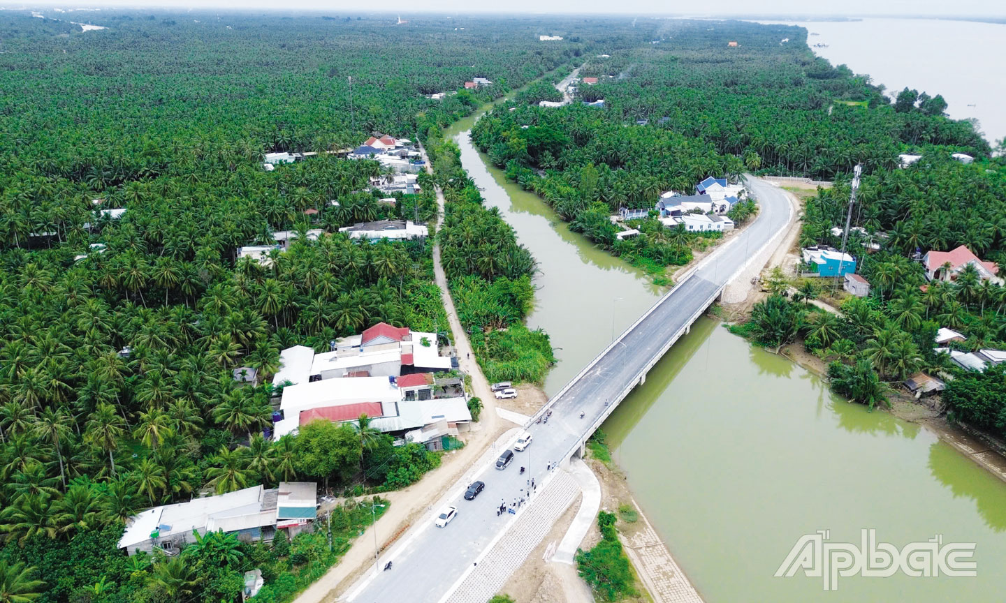 ធាតុផ្សំគម្រោងទី 2 នៃគម្រោងផ្លូវខេត្តលេខ 864 ដំណាក់កាលទី 1 បានបញ្ចប់ផ្នែកចាប់ពីផ្លូវជាតិលេខ 50 (ទីក្រុង My Tho) ដល់ផ្លូវខេត្ត 877B ។ រូបថត៖ MINH THANH
