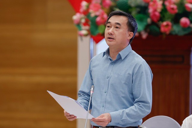 Thứ trưởng Bộ Y tế Trần Văn Thuấn.