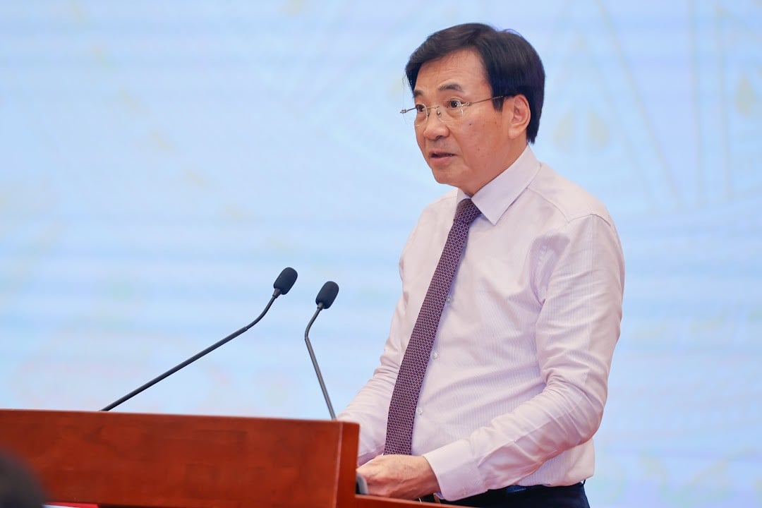 Bộ trưởng, Chủ nhiệm VPCP Trần Văn Sơn, Người phát ngôn của Chính phủ, cung cấp thông tin tại họp báo Chính phủ thường kỳ tháng 4/2025. (Ảnh: VGP)
