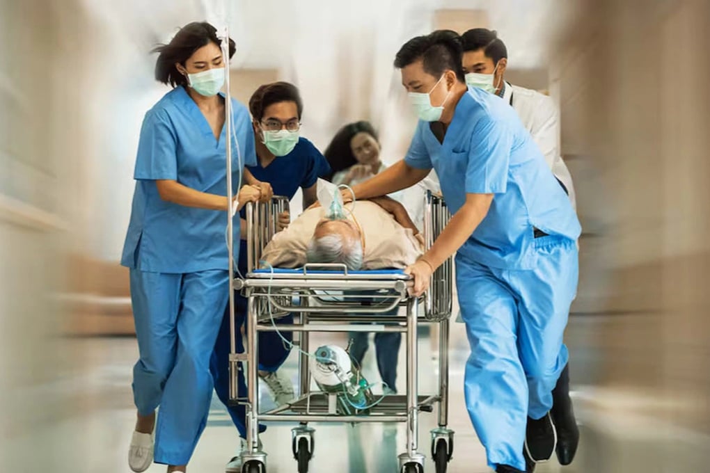 Cấp cứu không chờ đóng tiền: Bác sĩ nói gì về quy trình xử trí bệnh nhân? - 1