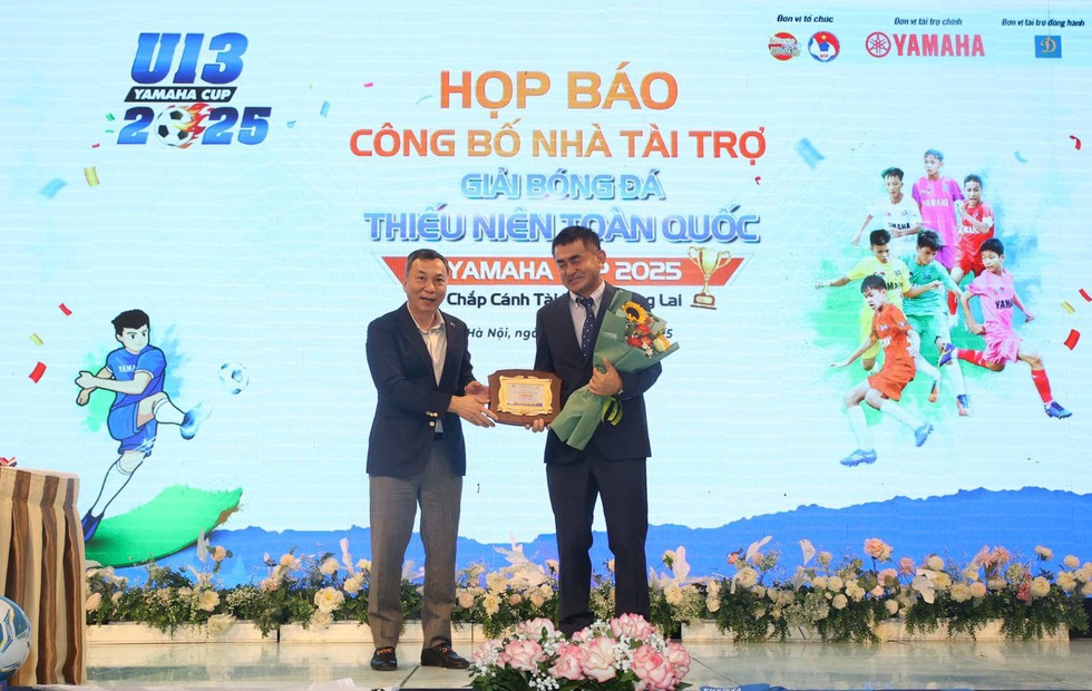 Duy Mạnh truyền lửa cho cầu thủ nhí trước giải U.13 toàn quốc- Ảnh 2.