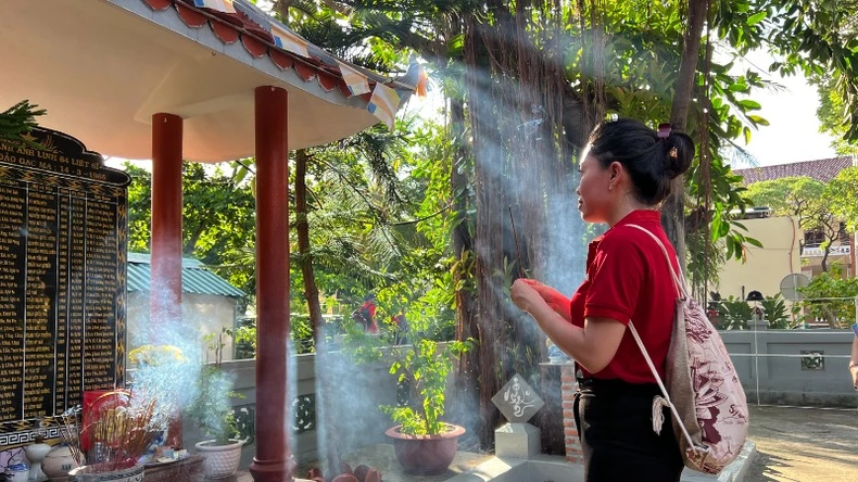 ទីសក្ការៈនៃវត្ត Sinh Ton នៅជួរមុខនៃរលករូបថត ៨