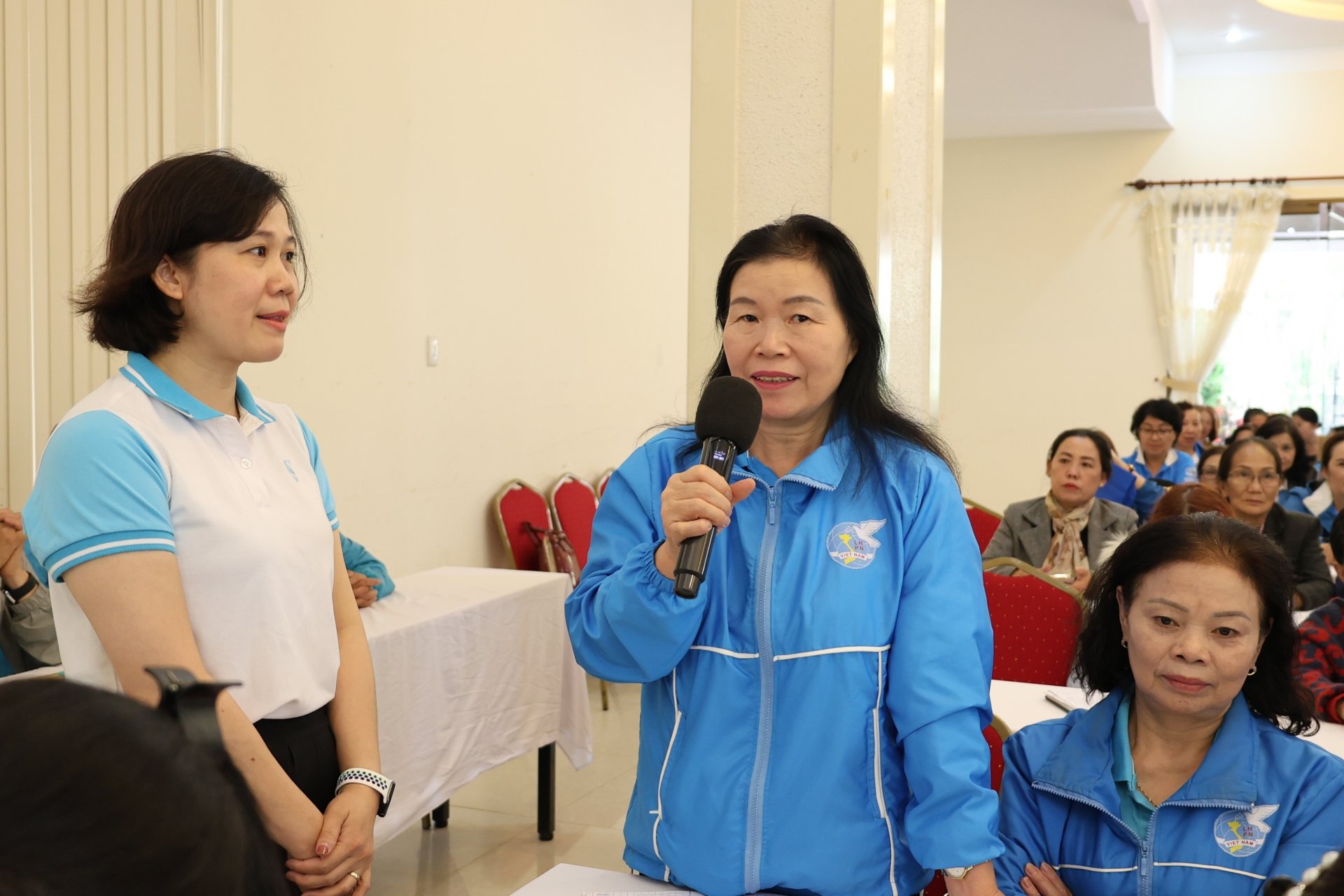 Hội viên phụ nữ trao đổi ý kiến tại buổi tập huấn